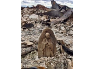 L'uragano e le Madonne rimaste intatte nella devastazione